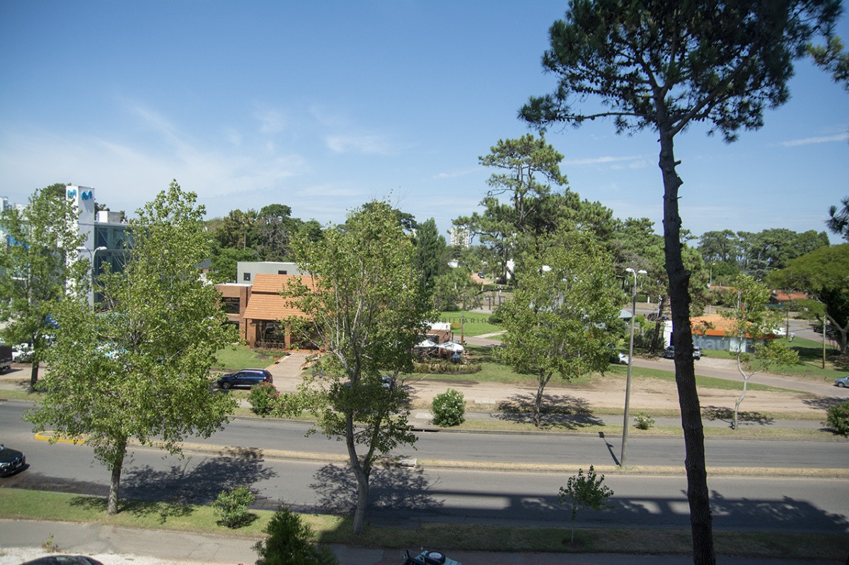 Apartamento ID.1857 - Departamento en venta de 2 dormitorios, proximo al Shopping. 