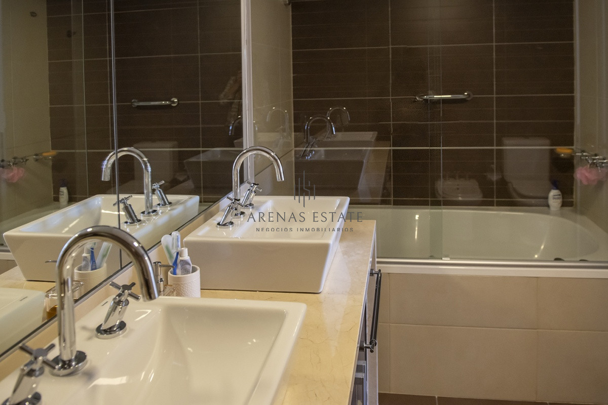 Apartamento ID.3376 - Apartamento de 2 dormitorios en Torre Imperiale , Punta del este , Playa Brava 