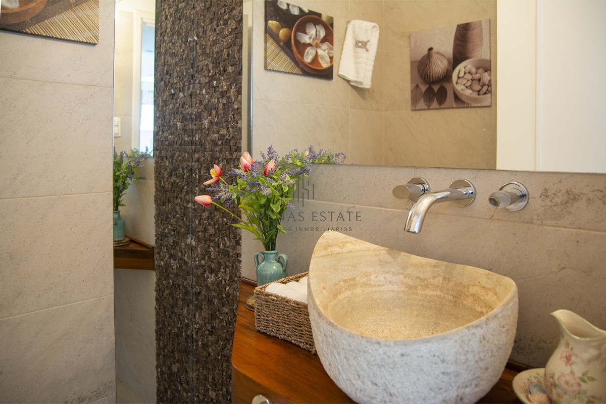 Apartamento ID.2211 - Hermoso departamento de 3 dormitorios a la venta, a pasos del mar
