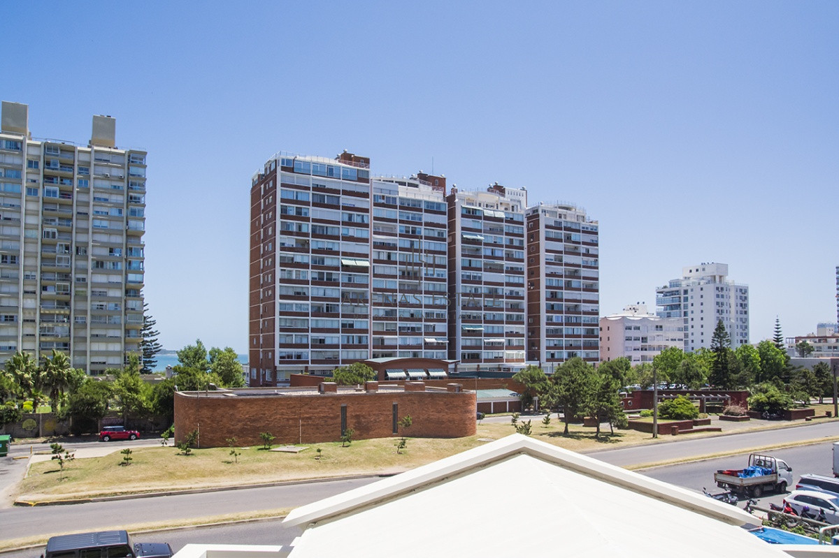 Apartamento ID.3686 - Departamento en venta con amplios dormitorios. Torre Imperiale.