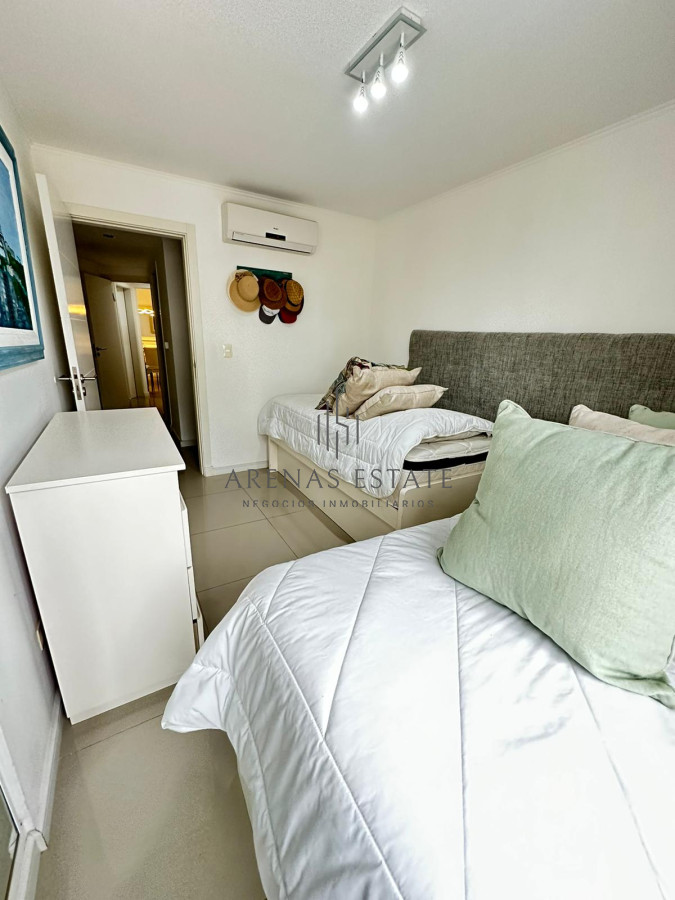 Apartamento ID.3156 - Departamento de 2 dormitorios en venta en Torre Wind. Punta del este