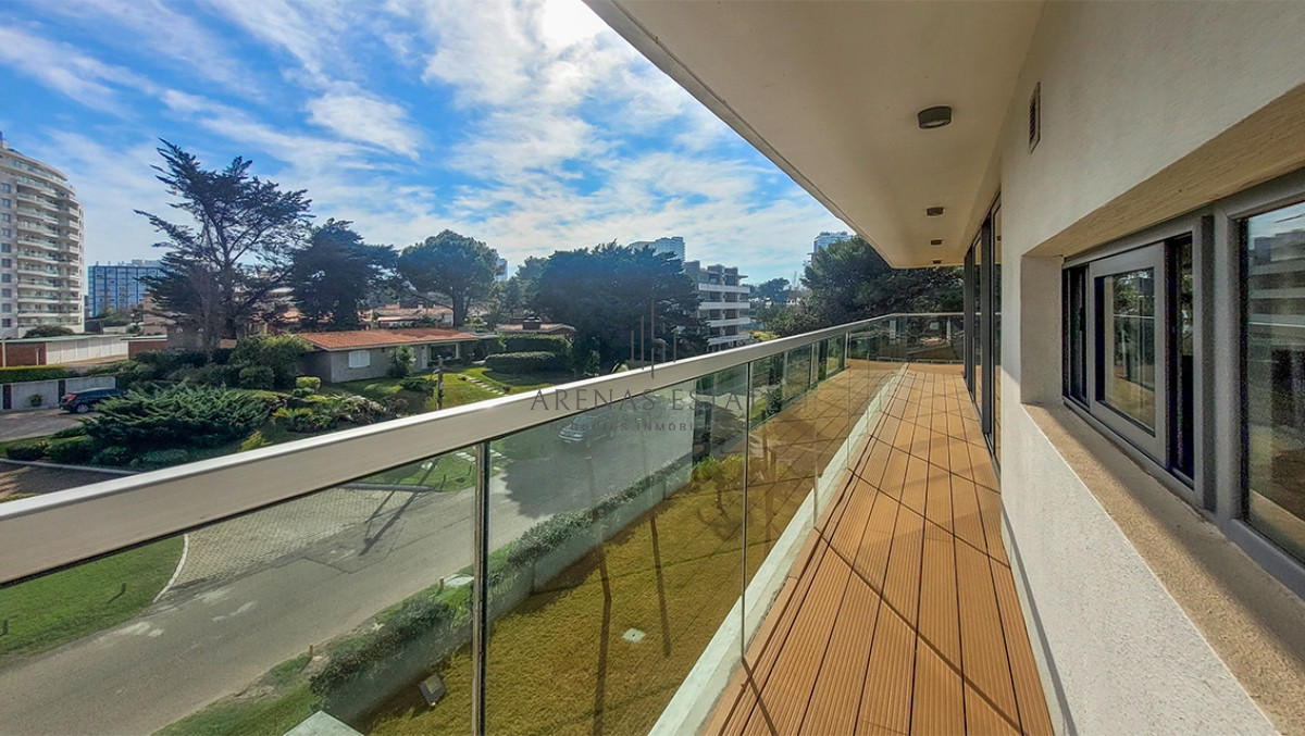 Apartamento ID.3565 - Apartamento de 2 dormitorios en venta en Punta del Este, Edif. Chronos