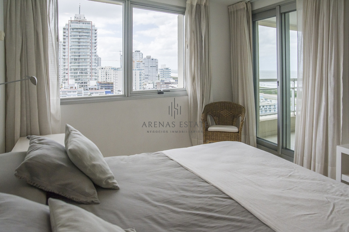 Apartamento ID.2653 - Vende apartamento de 3 dormitorios + dependencia , en brava , Punta del Este 