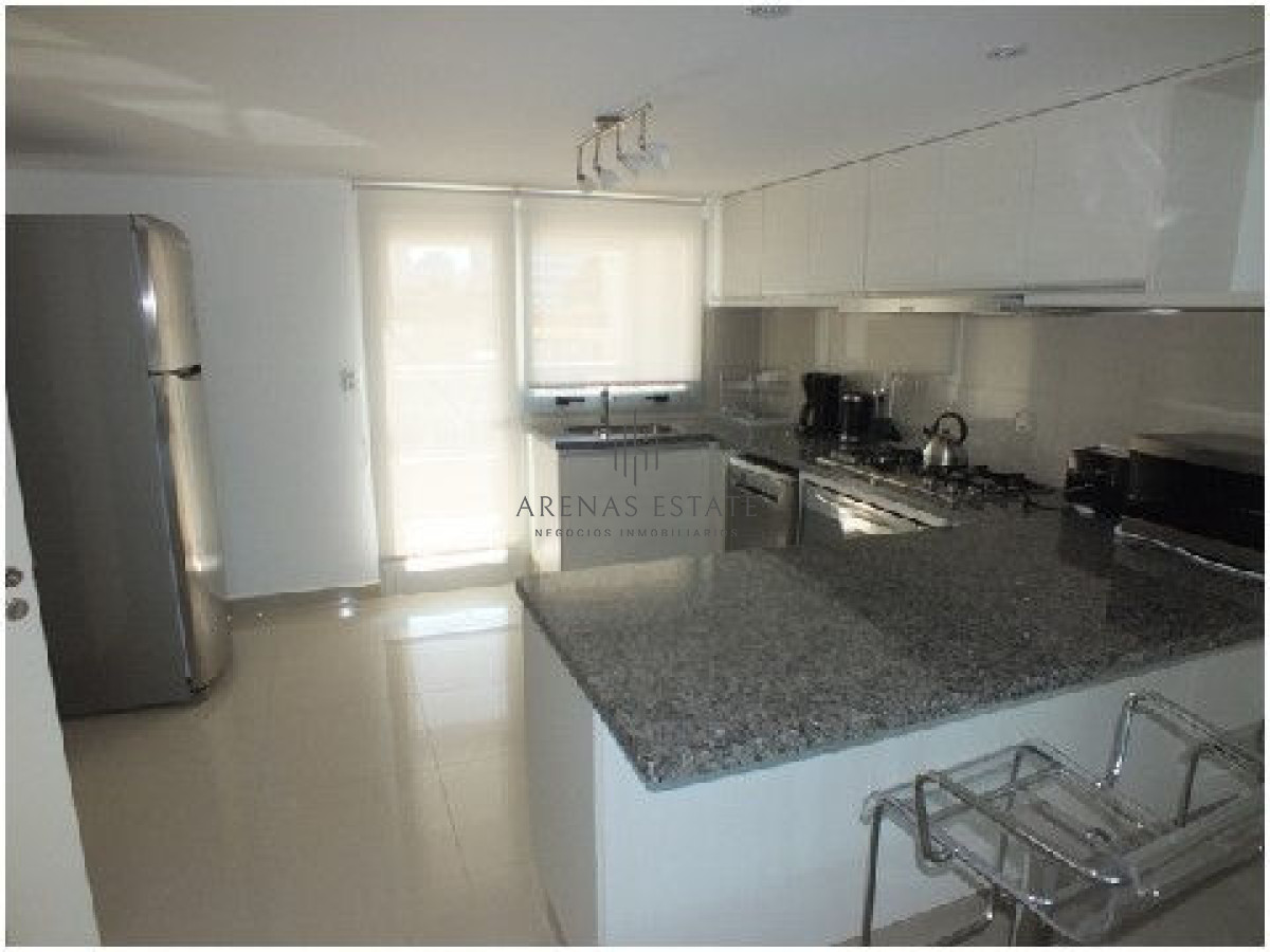 Apartamento ID.2049 - Venta Apartamento de 3 dormitorios en zona Brava, Punta del Este