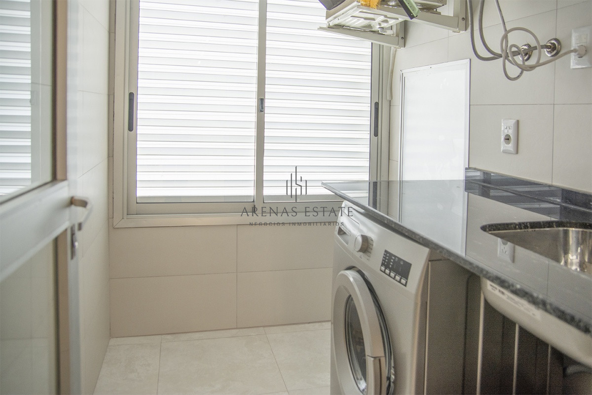Apartamento ID.2210 - Vende apartamento de 2 dormitorios y medio en Chiverta, Reciclado completo. Punta del Este 