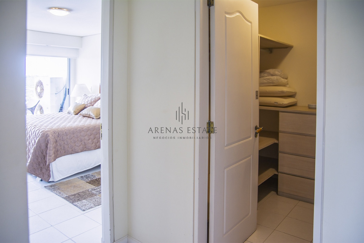 Apartamento ID.2272 - Vende apartamento de 4 dormitorios con 2 cocheras en Lincon Center, Playa Mansa, Punta del Este 