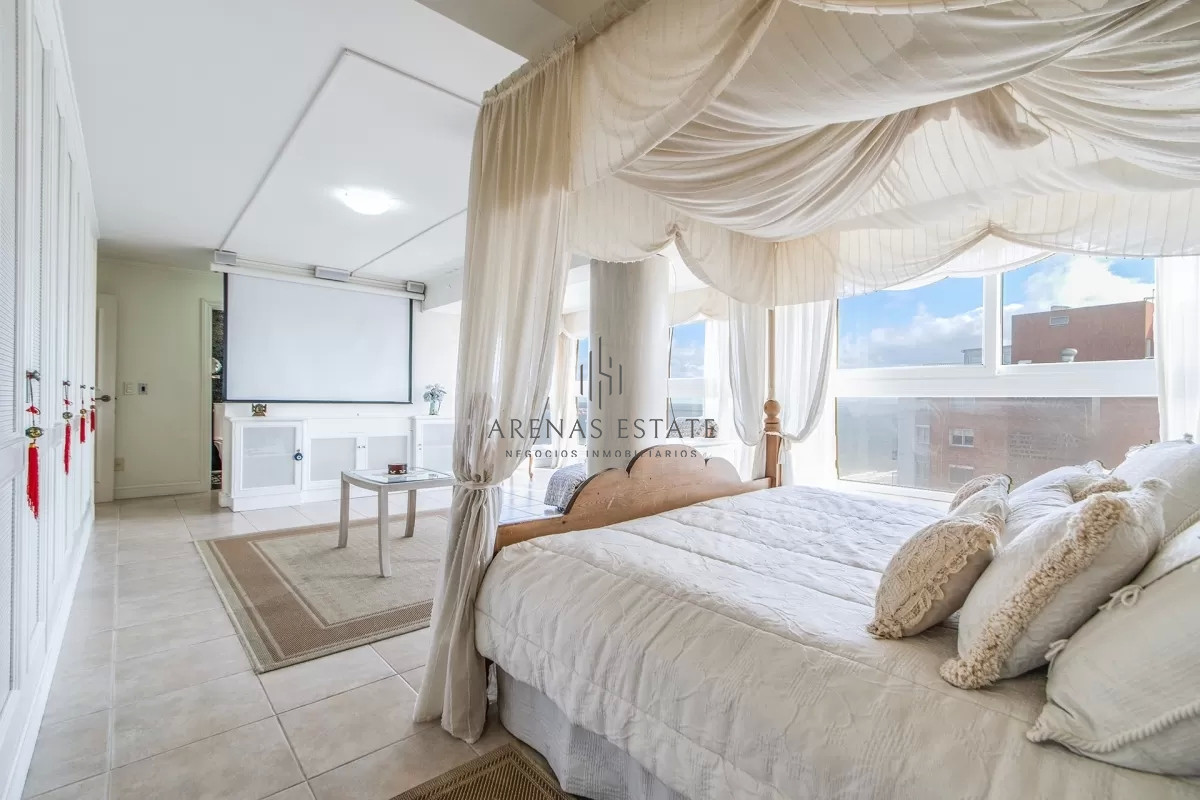 Apartamento ID.2229 - Vende excelente departamento 3 dormitorios en Tunquelen , Playa Mansa, Punta del este