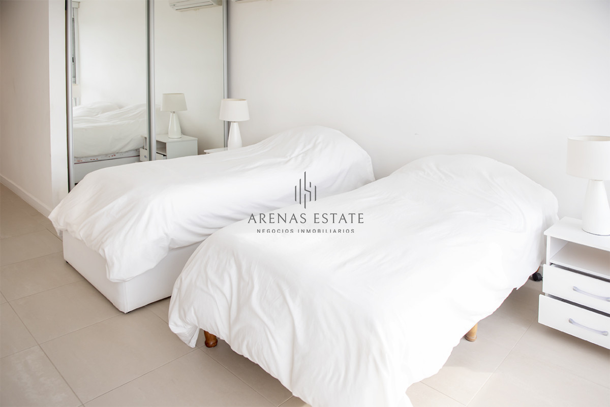 Apartamento ID.3467 - Espectacular departamento frente al mar en venta, 2 dorm + dep en venta