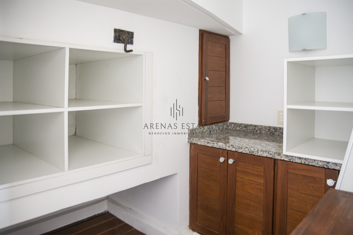 Apartamento ID.2050 - Penthouse en venta muy cómodo e iluminado. 4 dormitorios + dep. 