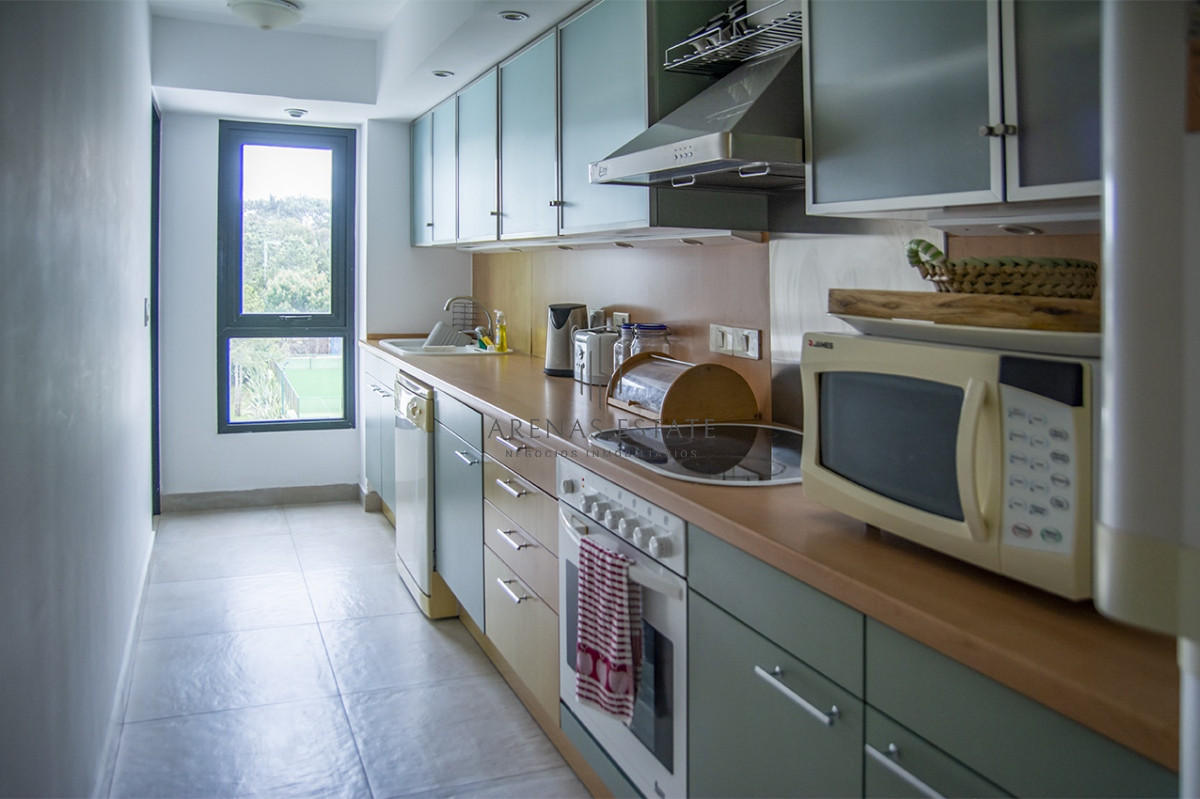 Apartamento ID.2050 - Penthouse en venta muy cómodo e iluminado. 4 dormitorios + dep. 