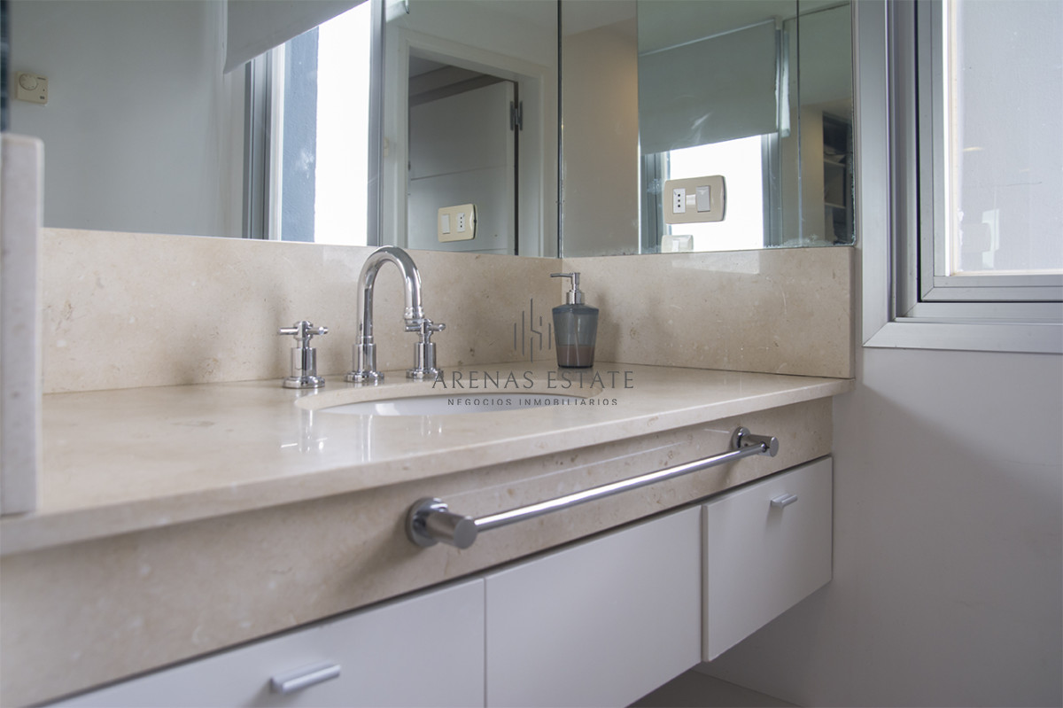 Apartamento ID.2653 - Vende apartamento de 3 dormitorios + dependencia , en brava , Punta del Este 