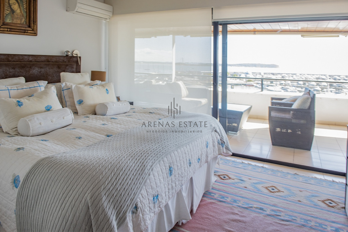 Apartamento ID.2987 - Espectcular departamento en venta frente al puerto 4 dormitorios