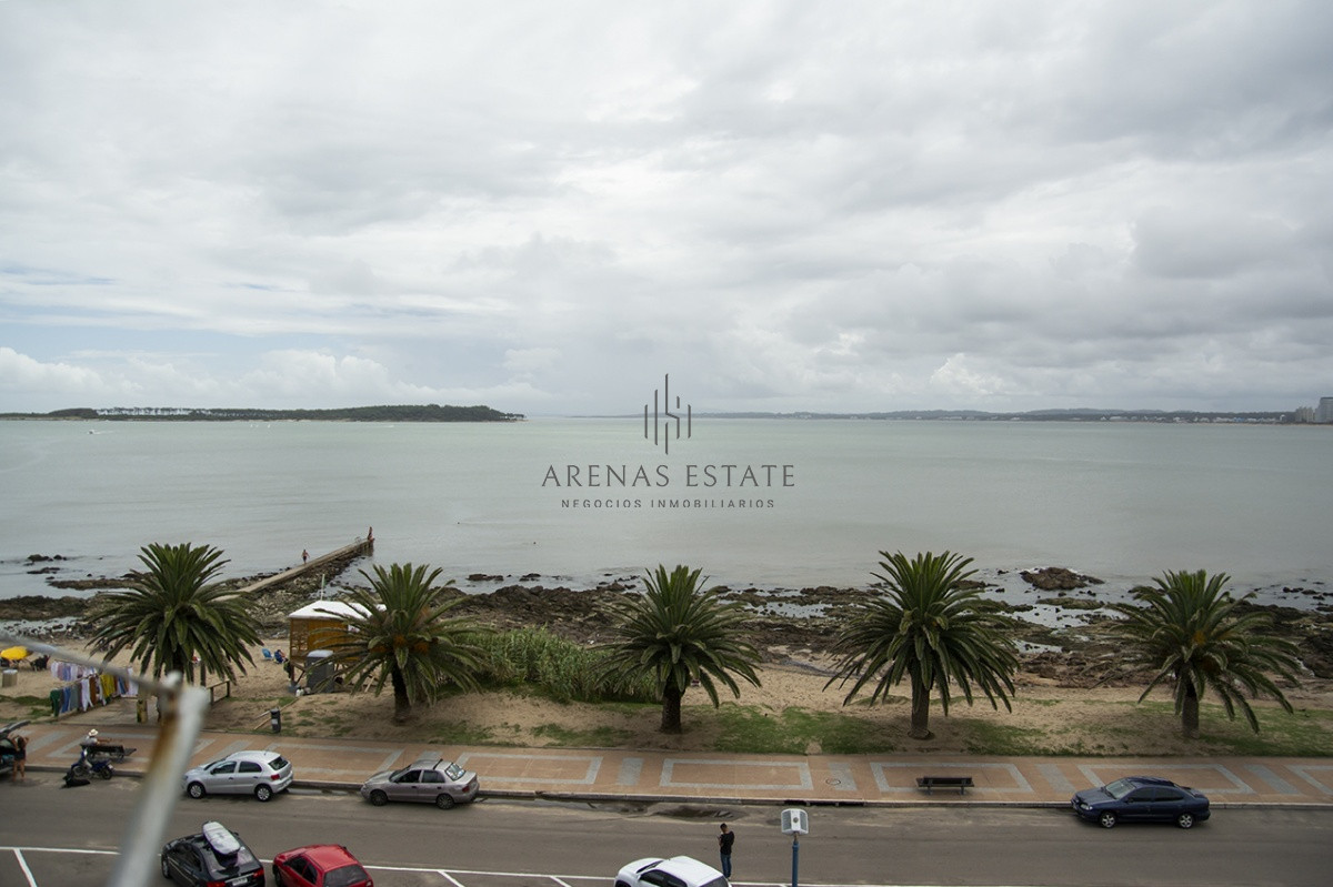 Apartamento ID.2984 - Departamentos en venta de 3 dormitorios Frente al Puerto , Punta del este 