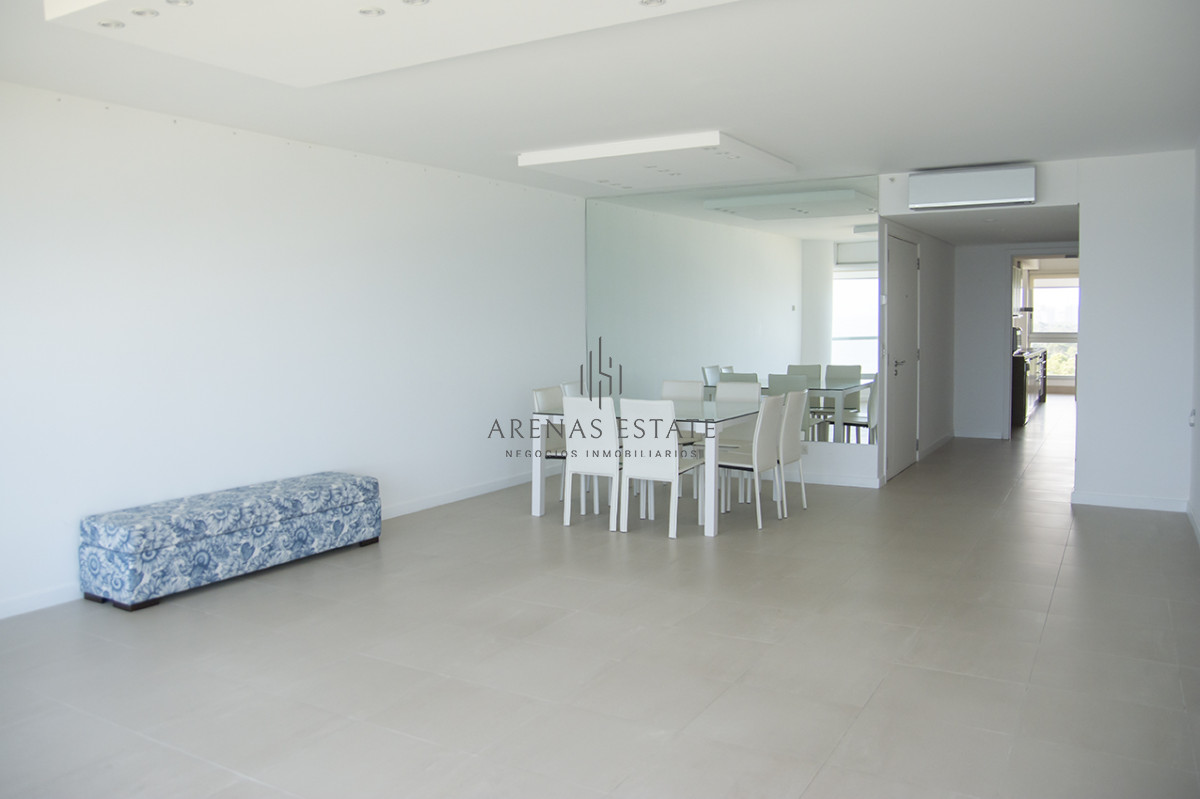 Apartamento ID.3645 - Le Parc Punta del Este, torre de categoría frente al mar.