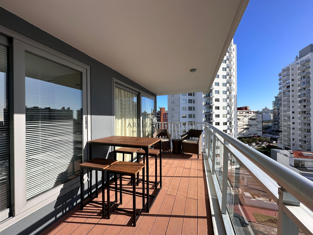 Apartamento ID.3283 - Vende departamento de 2 dormitorios finamente decorado en Torre Onix, Punta del Este