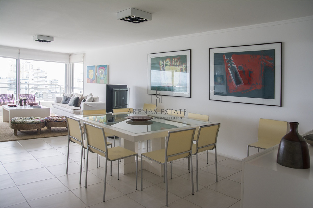 Apartamento ID.2653 - Vende apartamento de 3 dormitorios + dependencia , en brava , Punta del Este 