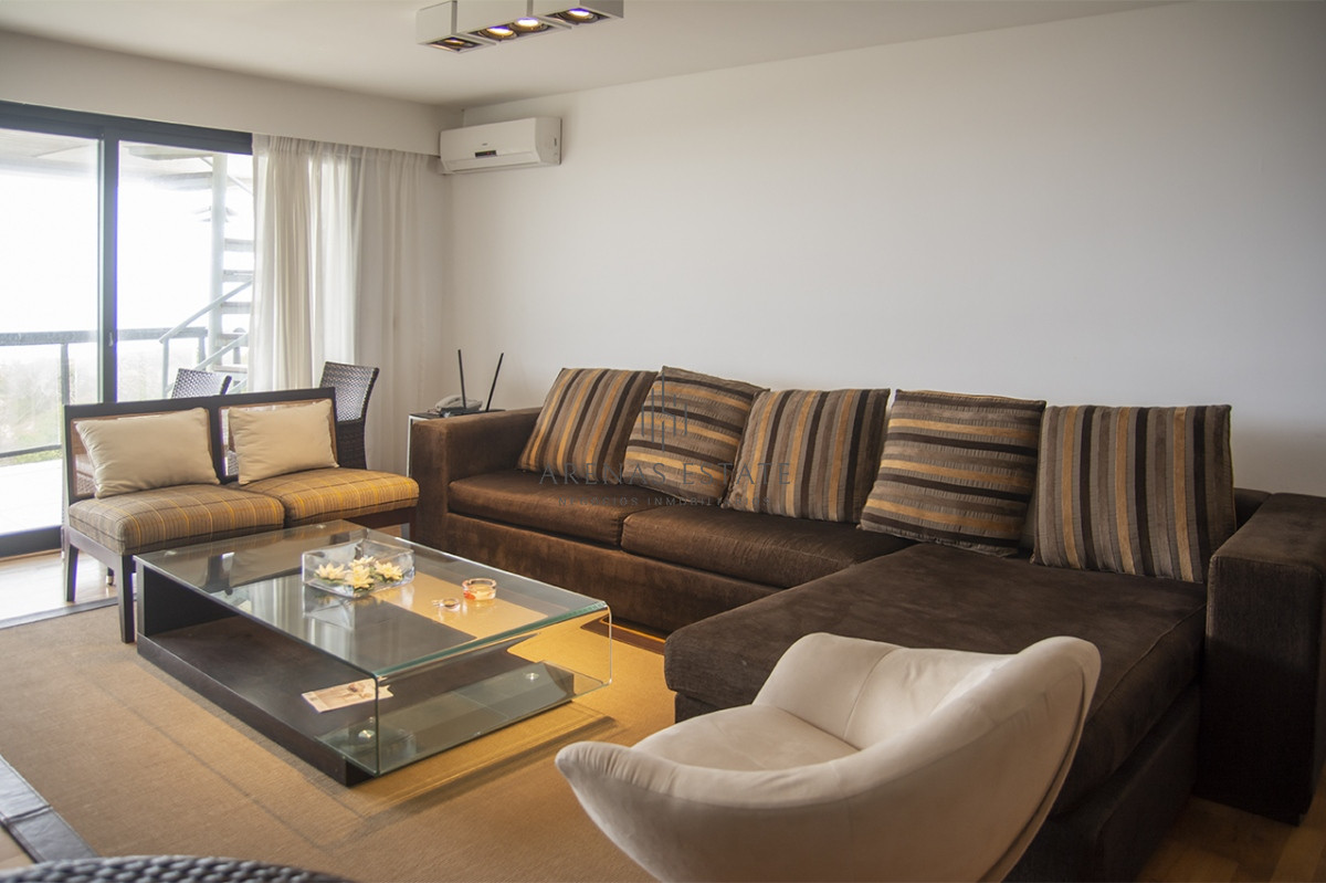 Apartamento ID.2050 - Penthouse en venta muy cómodo e iluminado. 4 dormitorios + dep. 