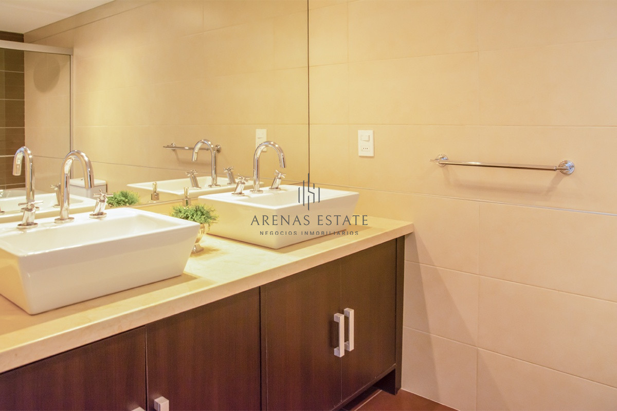 Apartamento ID.3686 - Departamento en venta con amplios dormitorios. Torre Imperiale.