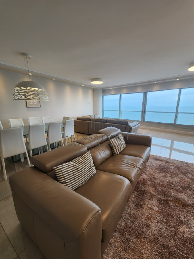 Apartamento ID.3470 - Departamento d 3 dormitoios + dependencia en venta en Playa Brava