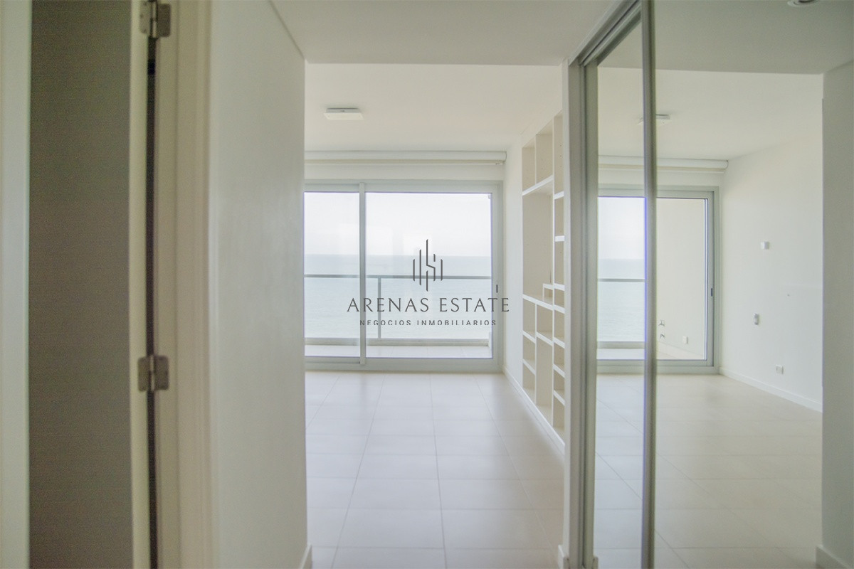 Apartamento ID.3645 - Le Parc Punta del Este, torre de categoría frente al mar.