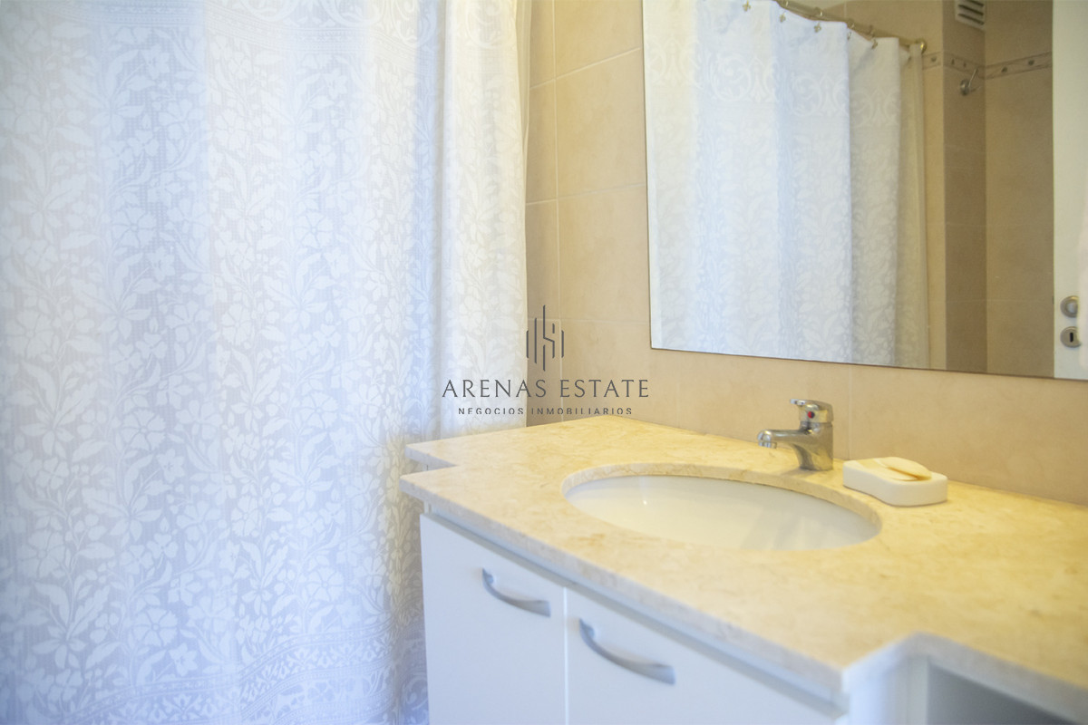 Apartamento ID.4177 - Vende apto de 2 dormitorios con vista al mar en Punta del este