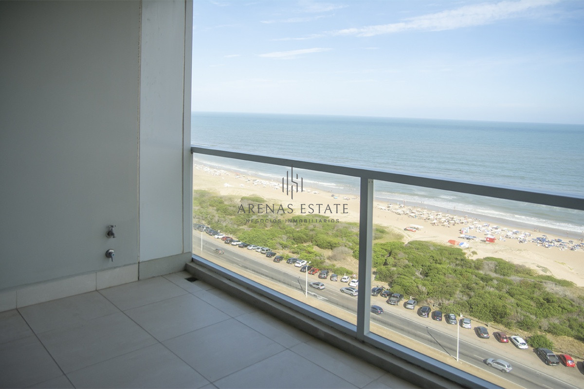 Apartamento ID.3645 - Le Parc Punta del Este, torre de categoría frente al mar.