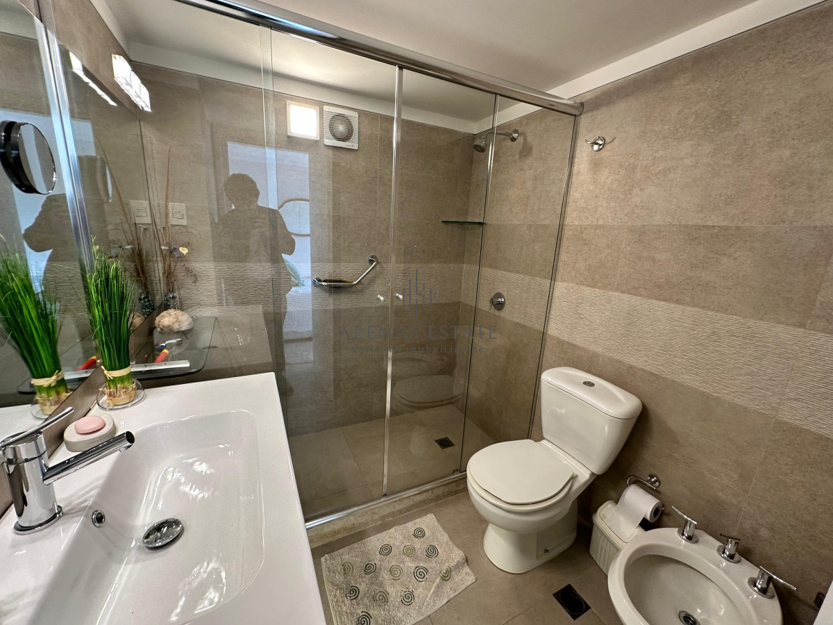 Apartamento ID.2706 - Apartamento de 2 dormitorios y medio en Playa Brava , Punta del este 
