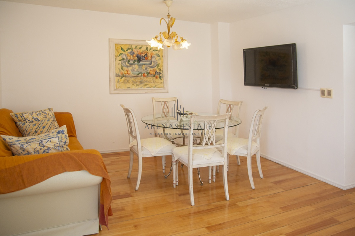 Apartamento ID.3885 - Espectacular Penthouse en venta a pasos del mar. 3 dormitorios + dependencia. Playa Brava.