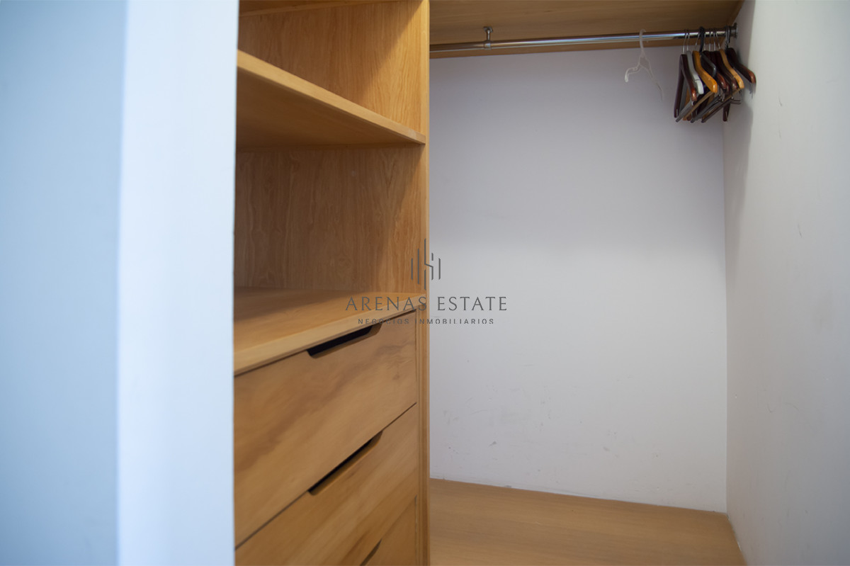 Apartamento ID.2050 - Penthouse en venta muy cómodo e iluminado. 4 dormitorios + dep. 