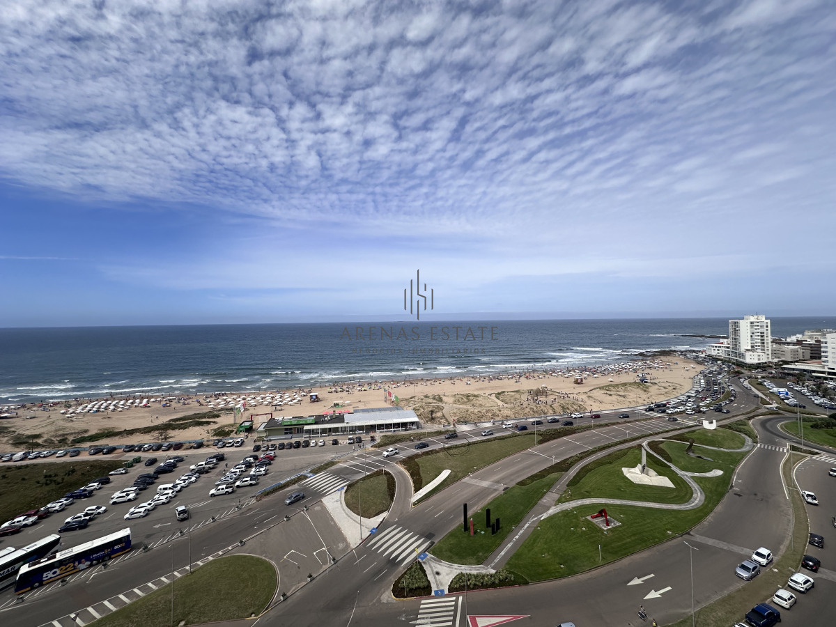 Apartamento ID.3540 - Vende apartamento esquinero de 3 dormitorios en Imperiale, Punta del Este