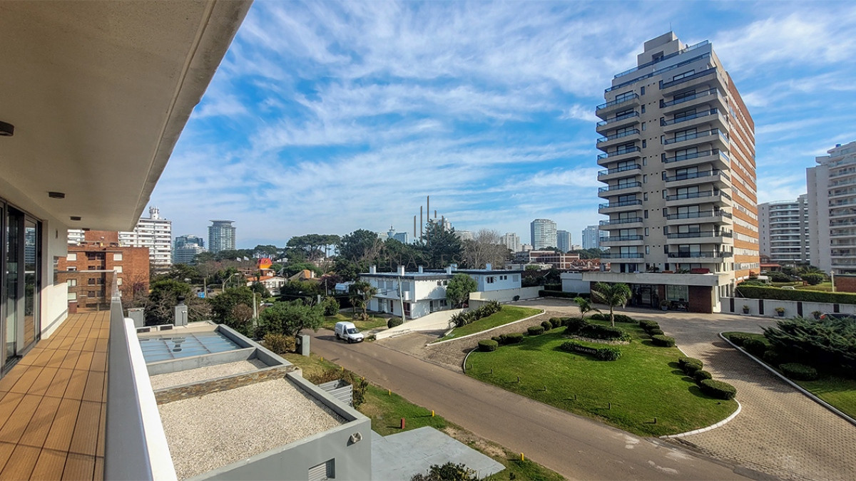 Apartamento ID.3565 - Apartamento de 2 dormitorios en venta en Punta del Este, Edif. Chronos