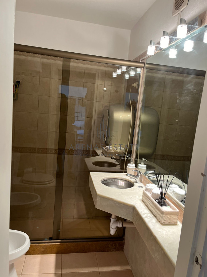 Apartamento ID.3382 - Vende apartamento de 1 dormitorio con parrillero, Punta del Este