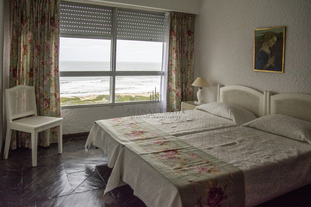 Apartamento ID.2832 - Apartamento en Venta de 3 dormitorios en parada 2 de playa brava, cerca de servicios en Punta del Este 