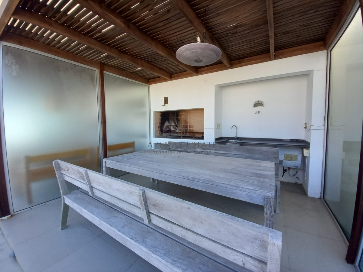 Apartamento ID.2526 - Departamento de 3 dormitorios con parrillero en venta, edificio nuevo en la Peninsula.