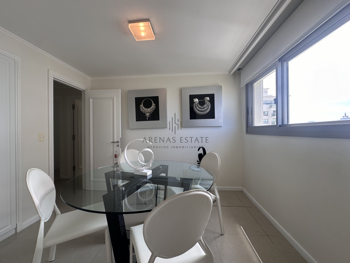 Apartamento ID.3540 - Vende apartamento esquinero de 3 dormitorios en Imperiale, Punta del Este