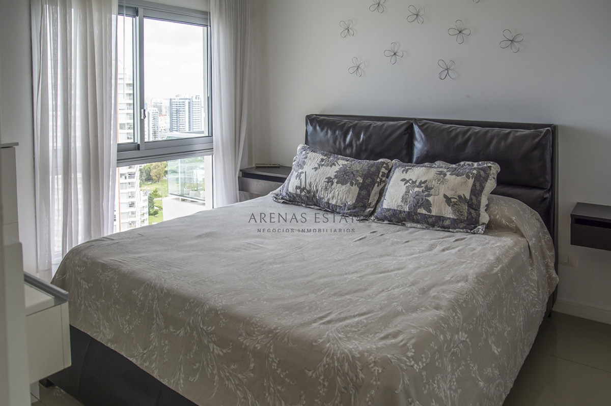 Apartamento ID.2612 - Vende apartamento de 3 dormitorios en Wind Tower, piso alto con vista al mar , Punta del Este 