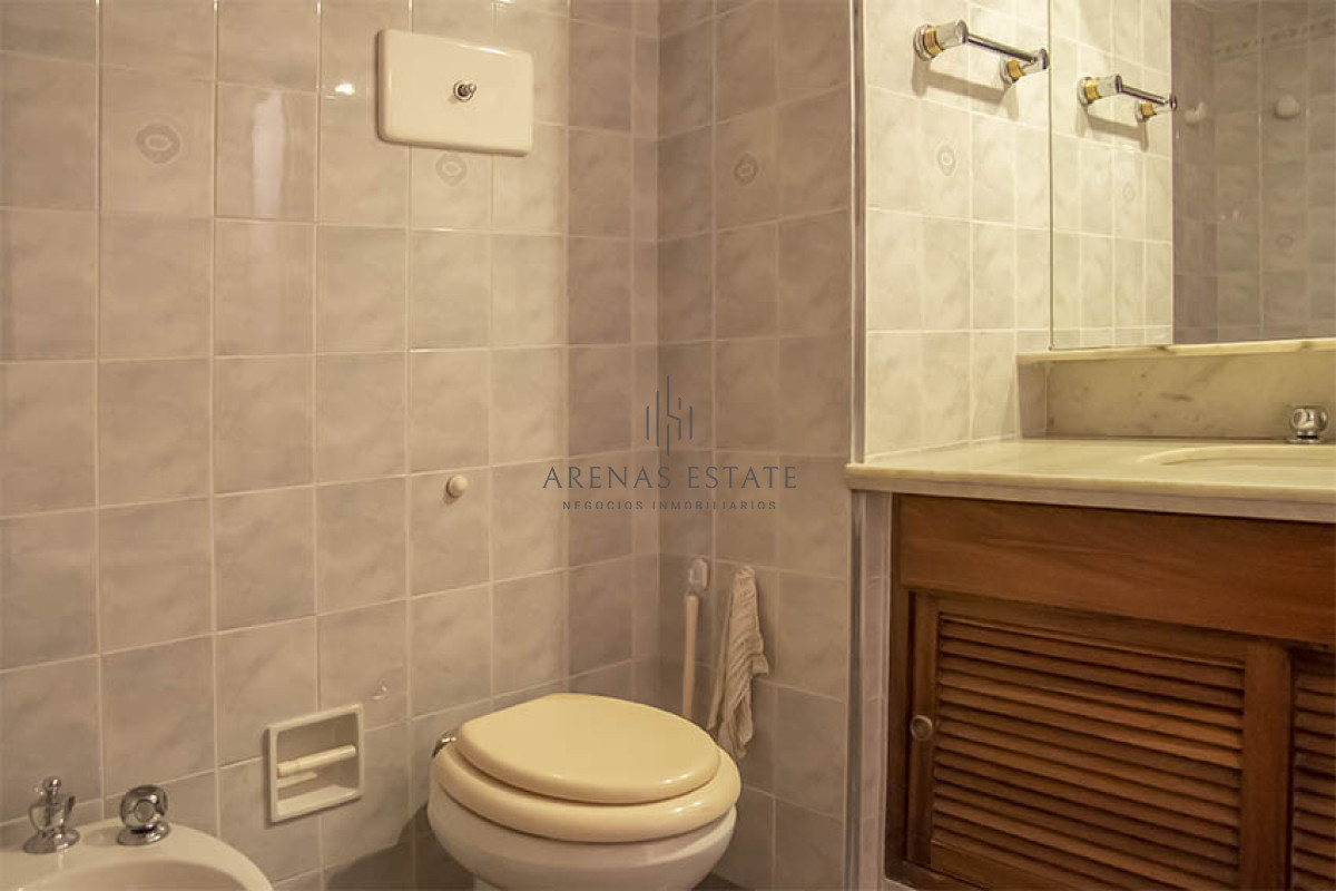 Apartamento ID.2066 - Departamento en primera línea de playa Mansa, con hermosa vista.