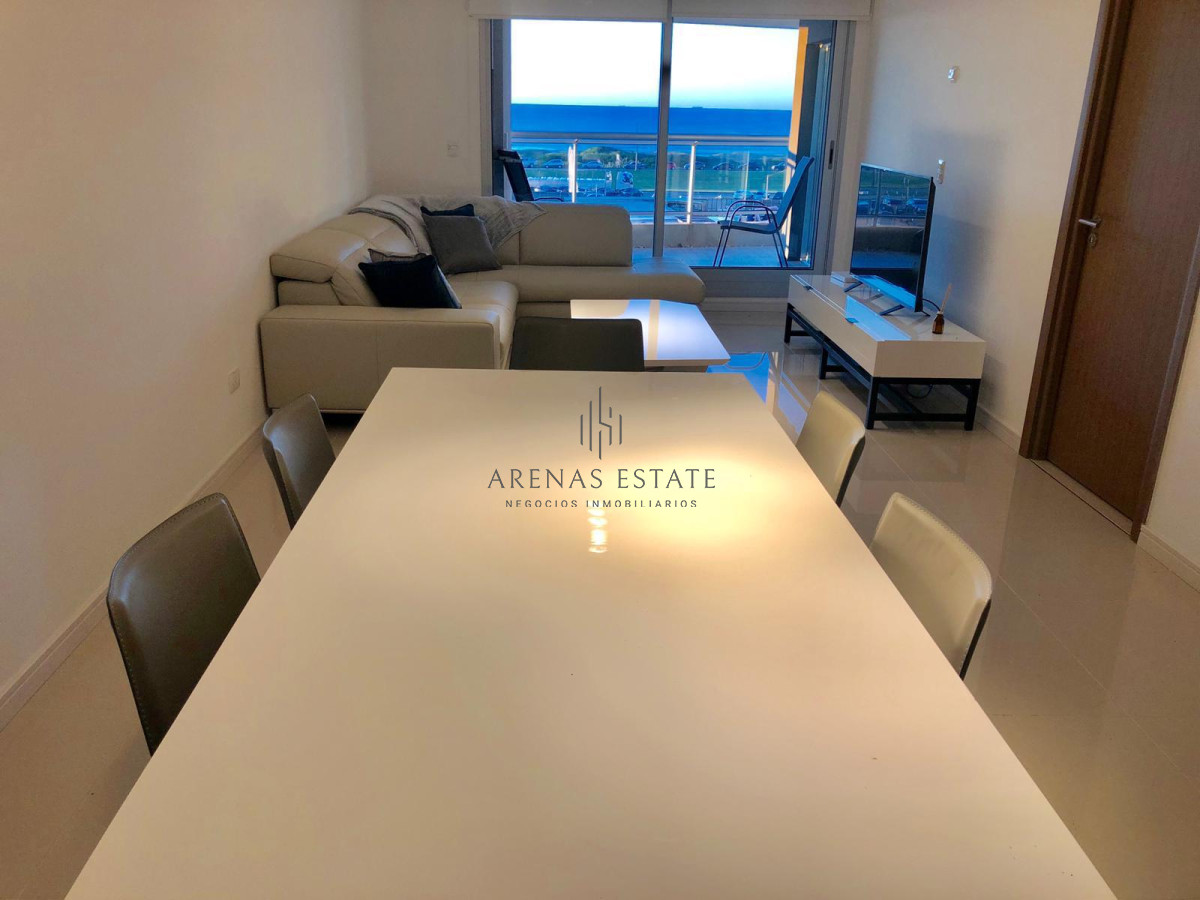 Apartamento ID.2060 - Apartamento de 3 dormitorios con parrillero en venta a pasos del mar. 