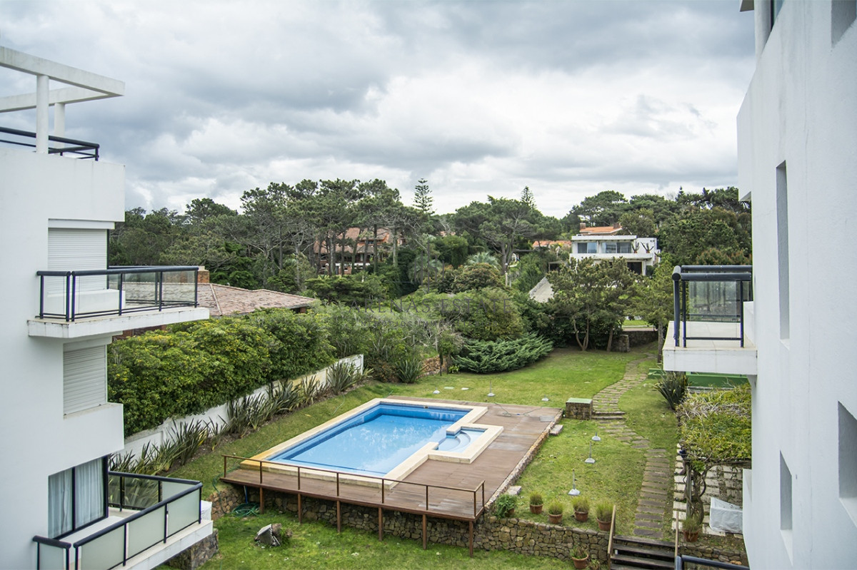 Apartamento ID.2050 - Penthouse en venta muy cómodo e iluminado. 4 dormitorios + dep. 