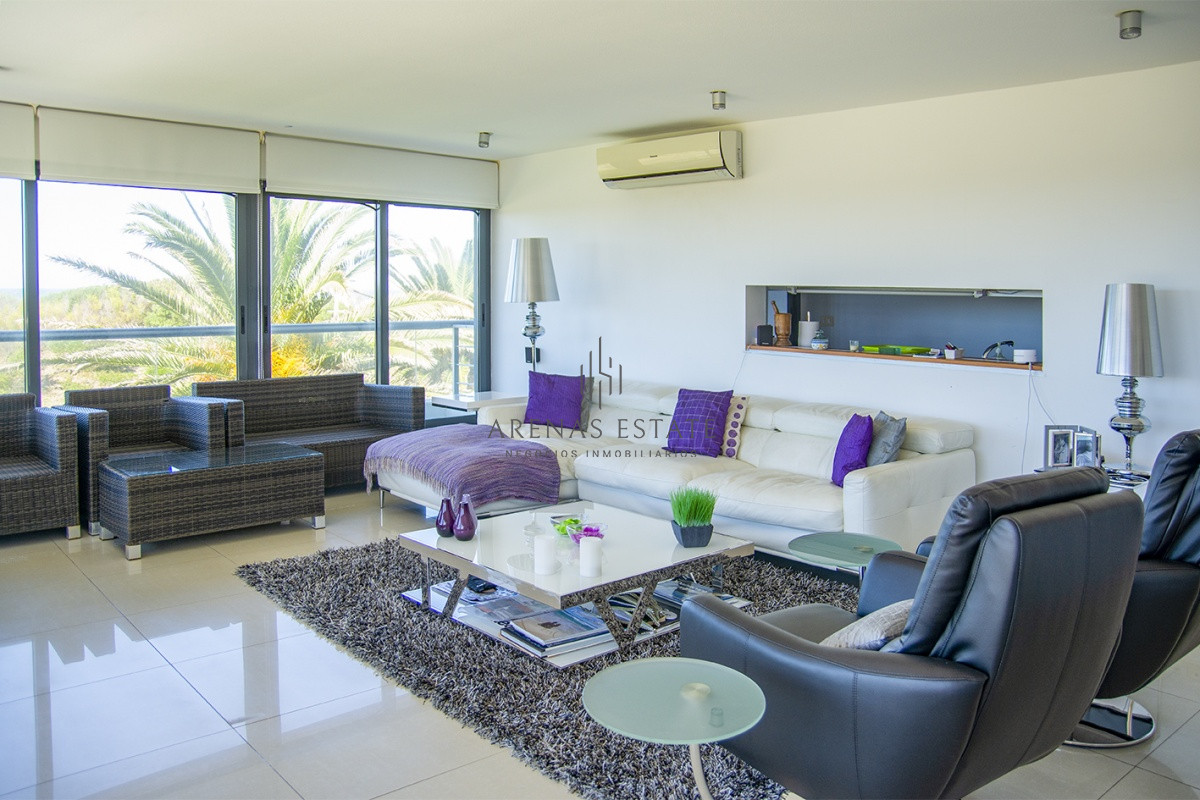 Apartamento ID.3477 - Hermoso departamento en venta, 3 dormitorios + dep. Frente al mar. 