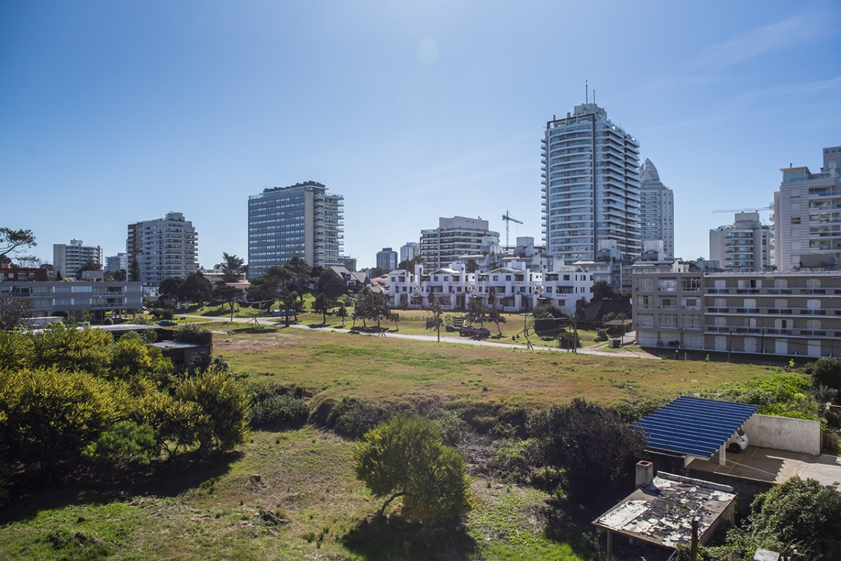 Apartamento ID.4014 - Apartamento en Venta de 2 dormitorios en Edificio Panorama , Punta del este 
