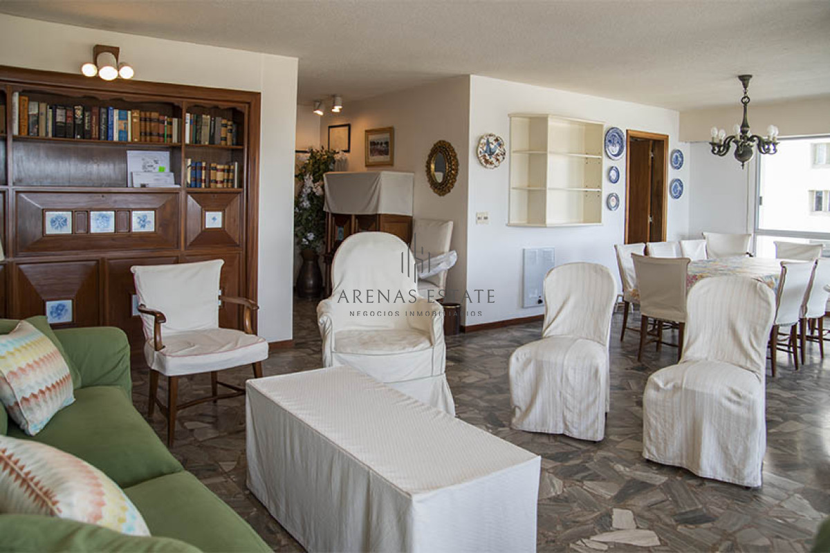 Apartamento ID.2066 - Departamento en primera línea de playa Mansa, con hermosa vista.