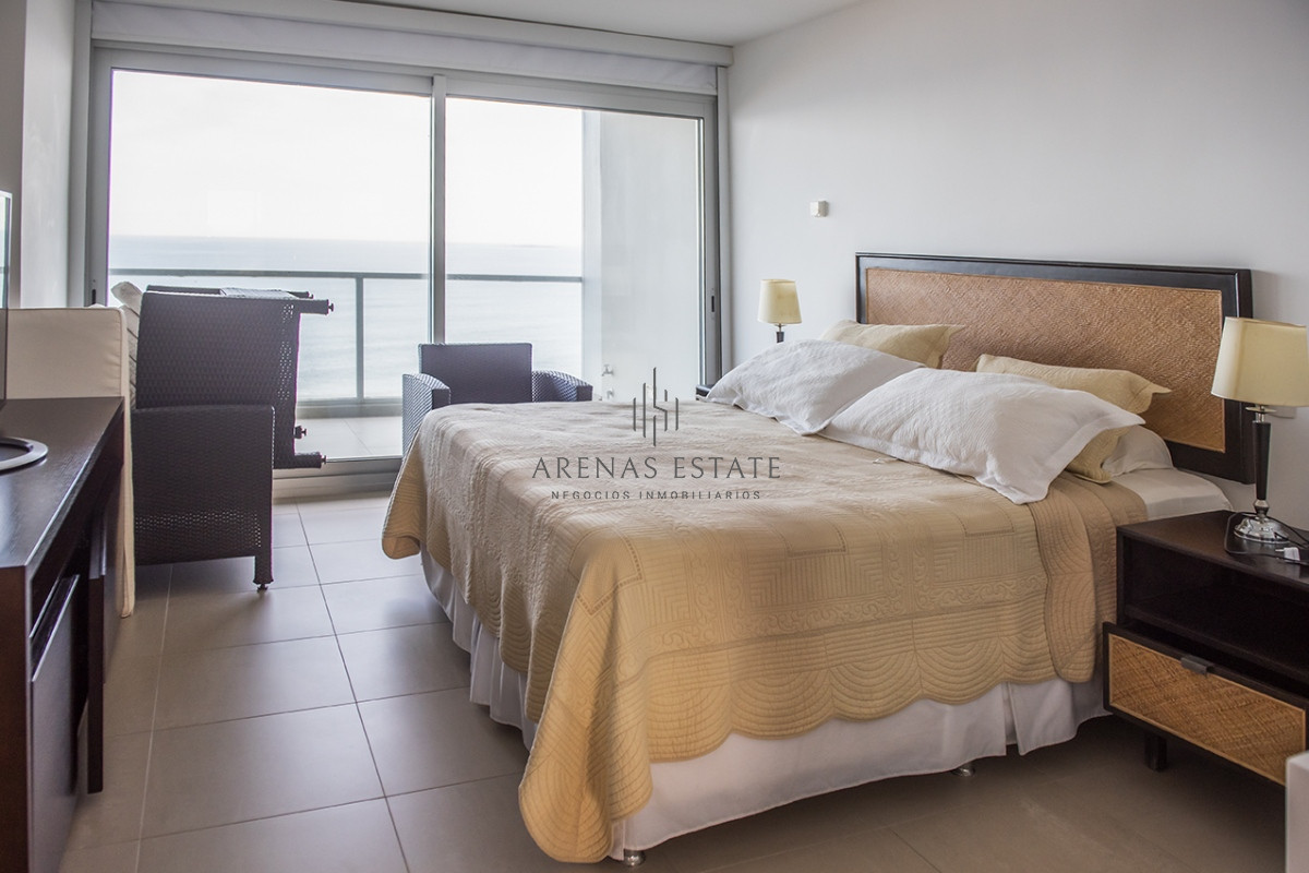 Apartamento ID.3467 - Espectacular departamento frente al mar en venta, 2 dorm + dep en venta