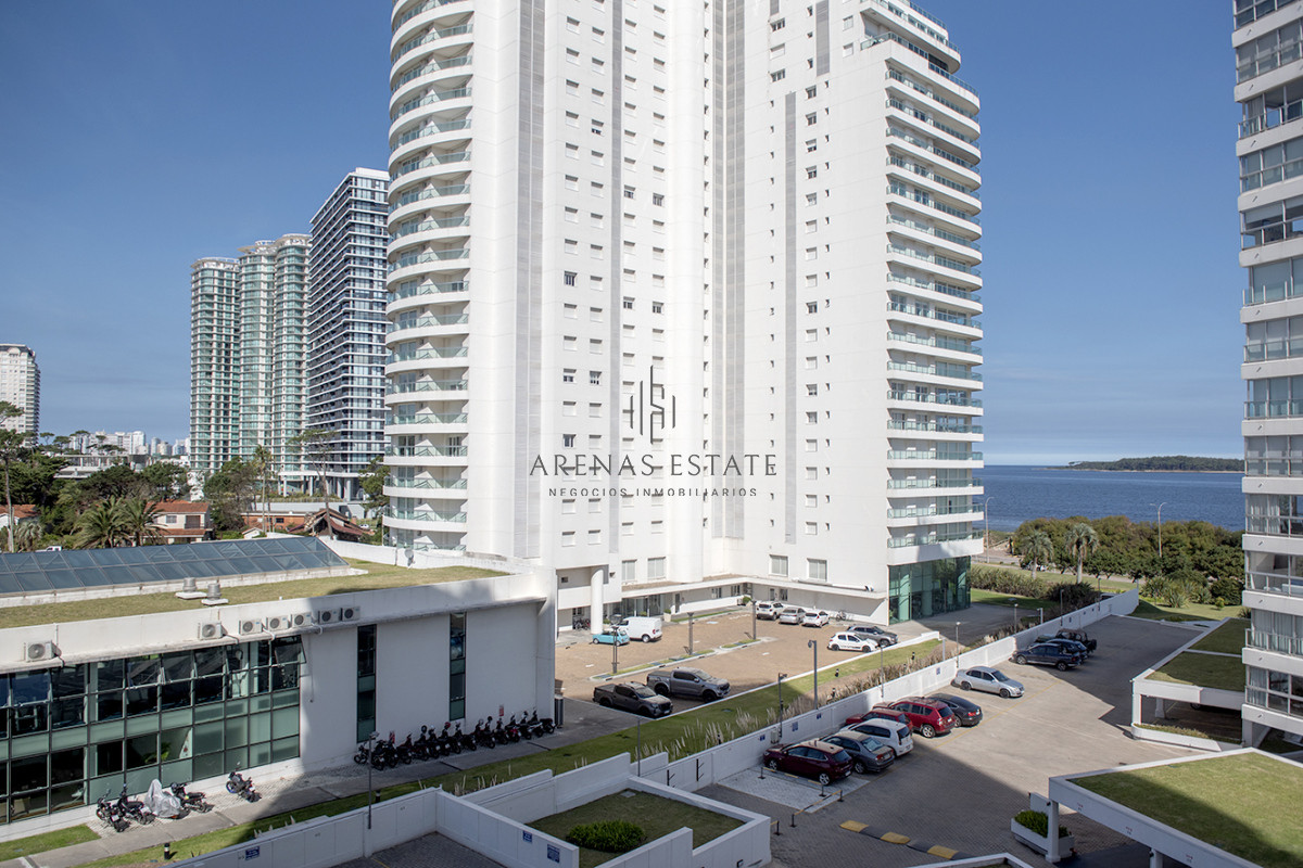 Apartamento ID.3554 - Vende apartamento de 3 dormitorios en Mansa, Punta del Este.