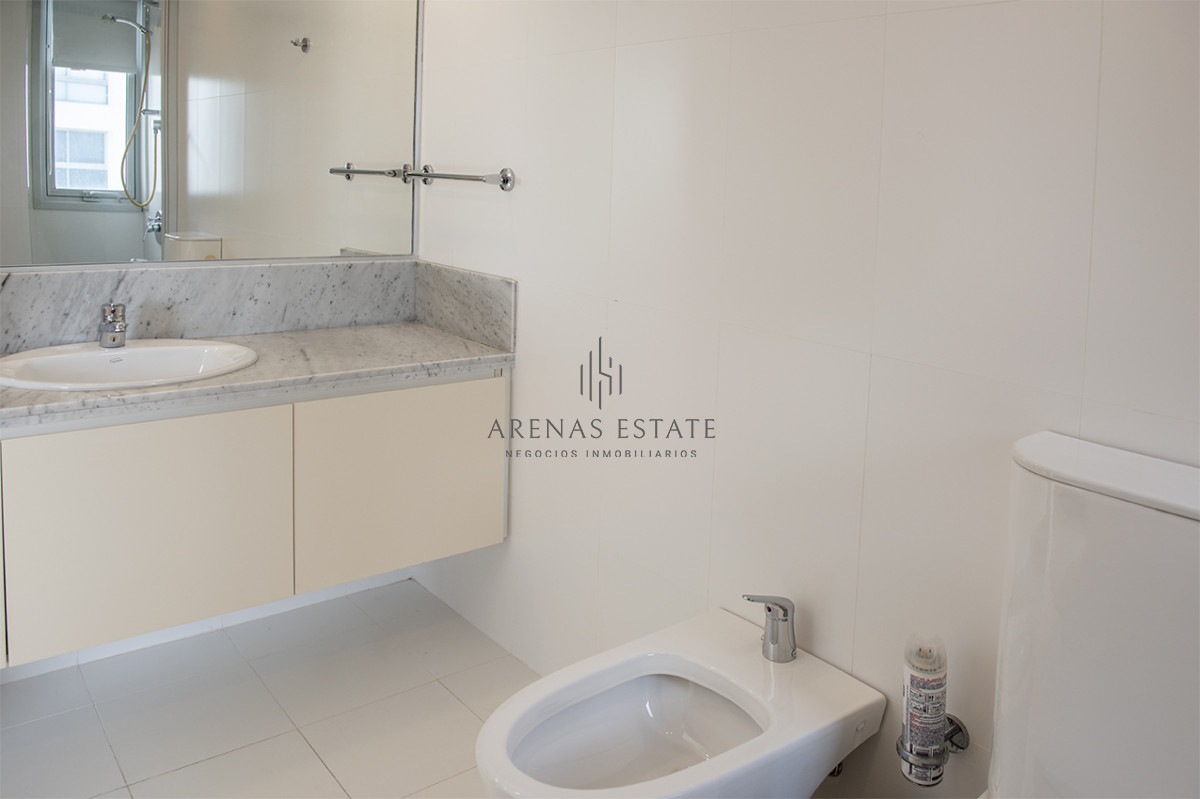 Apartamento ID.3470 - Departamento d 3 dormitoios + dependencia en venta en Playa Brava