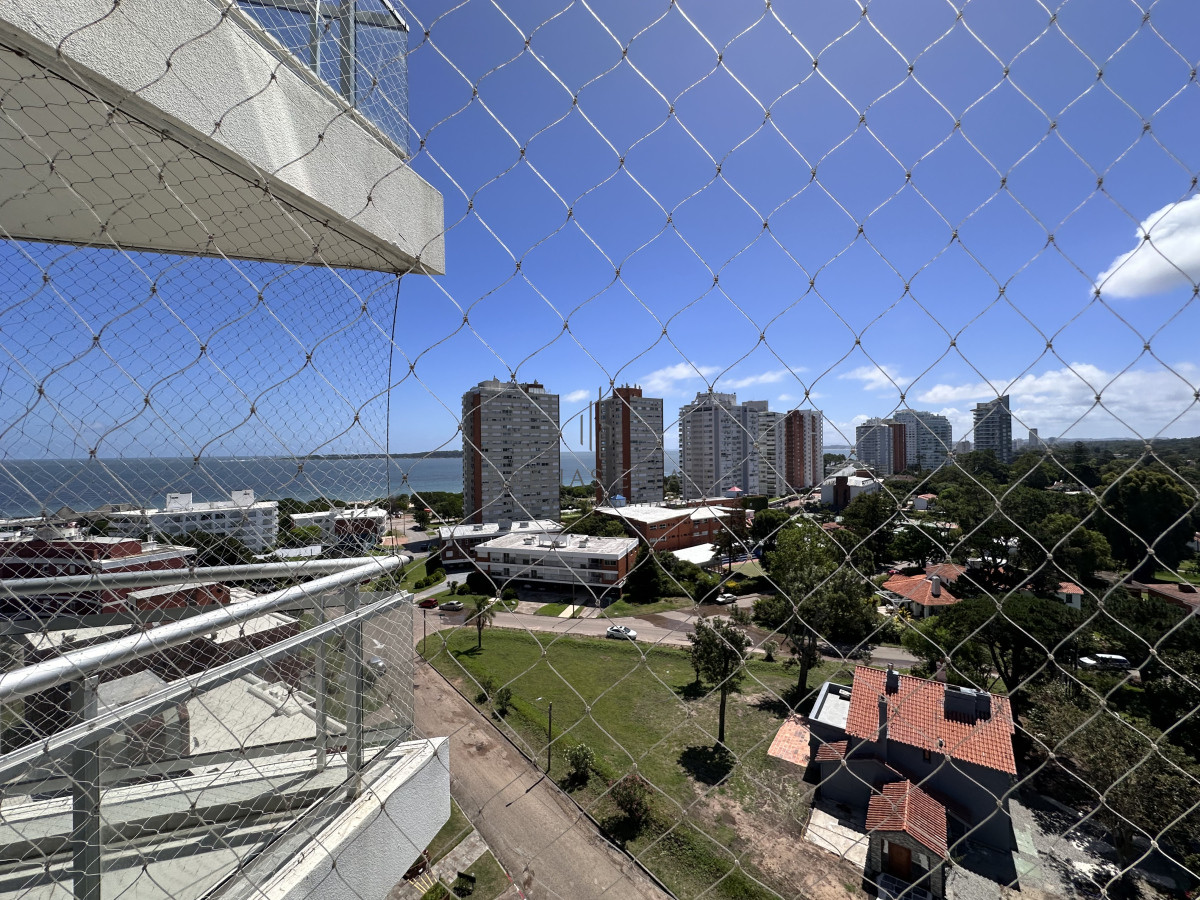 Apartamento ID.3489 - Vende Apartamento de 3 dormitorios en Sunrise Tower, Punta del Este 