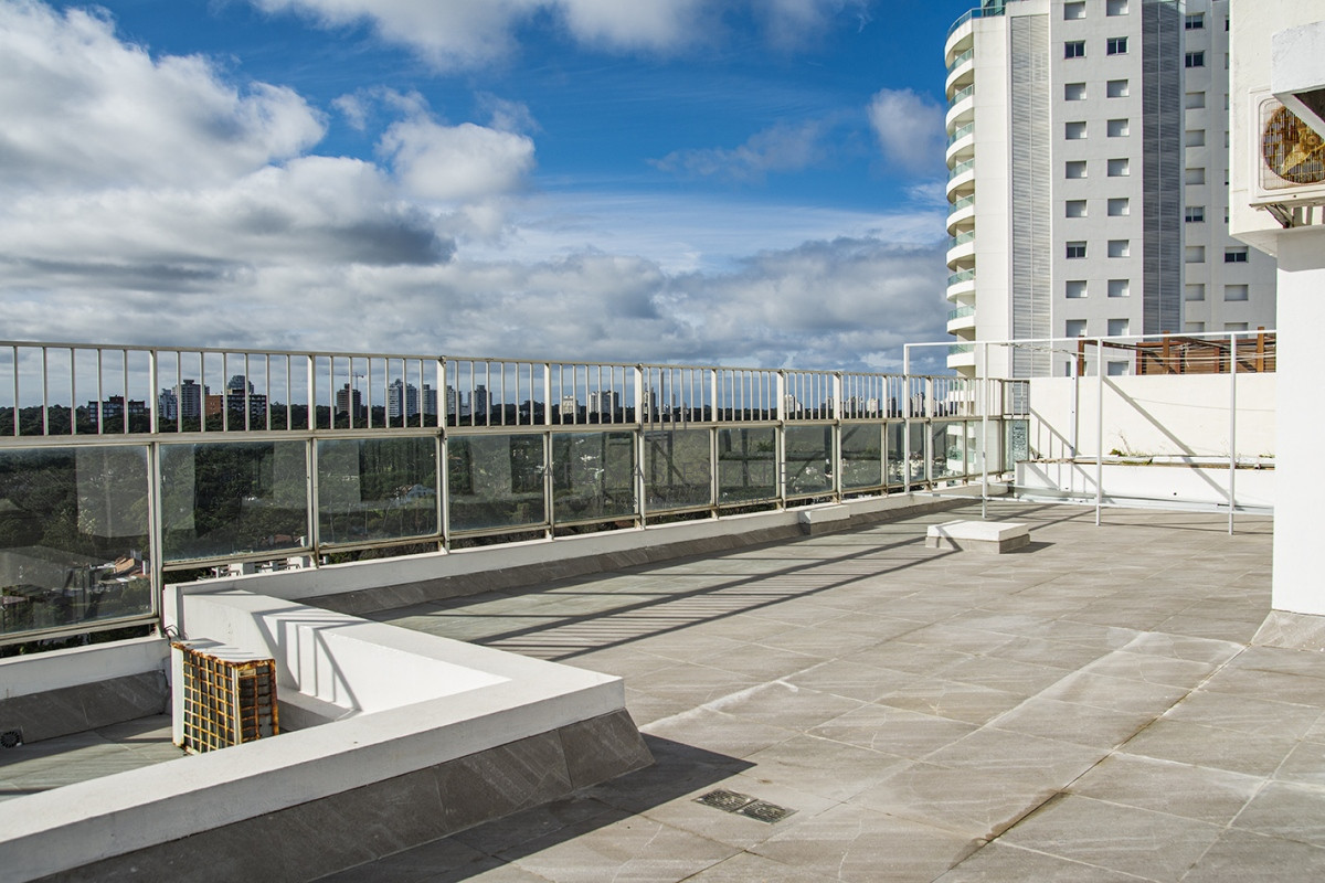 Apartamento ID.2056 - Se vende Hermoso Penthouse frente al mar de 3 dormitorios con barbacoa, Playa Mansa, Punta del Este