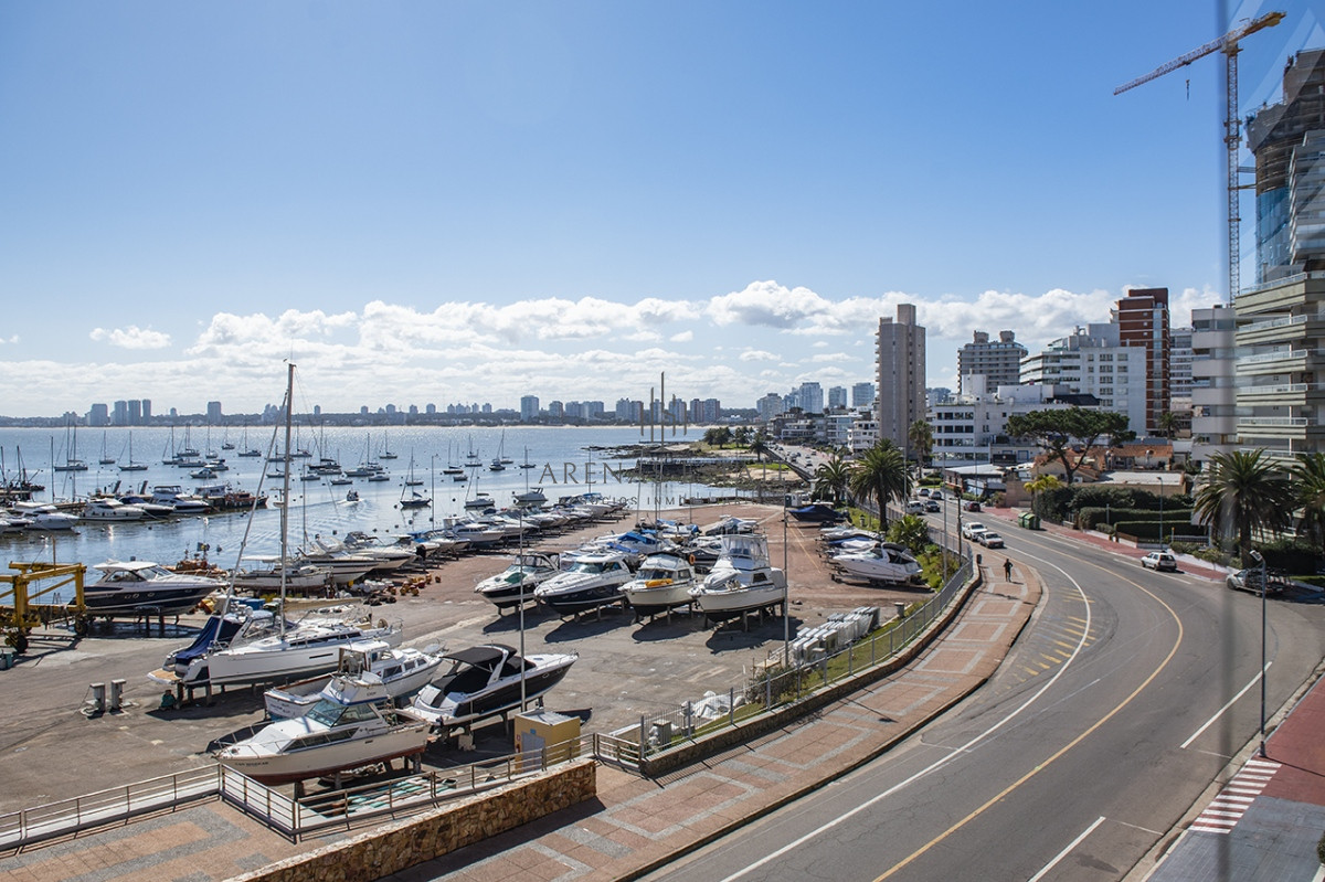 Apartamento ID.2987 - Espectcular departamento en venta frente al puerto 4 dormitorios
