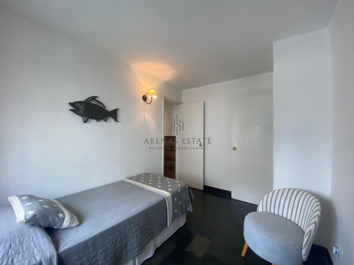 Apartamento ID.4352 - Vende apartamento con vista al mar de 3 dormitorios, Punta del Este