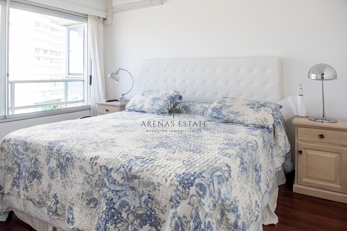 Apartamento ID.3554 - Vende apartamento de 3 dormitorios en Mansa, Punta del Este.